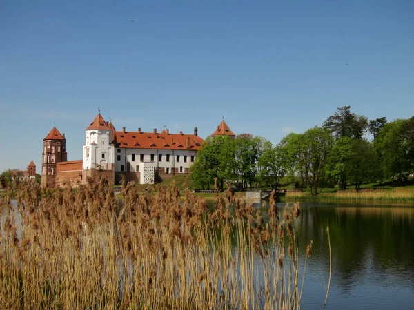 Landschap Met Een Prachtig Middeleeuws Kasteel Stad Mir Belarus — Stockfoto