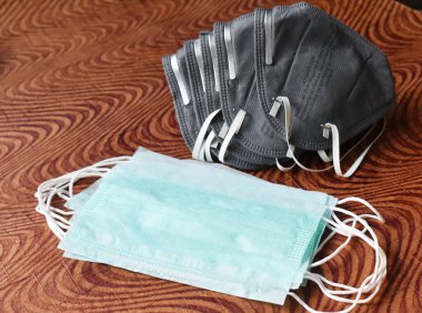 Kahverengi arkaplanda maske görüntüsü