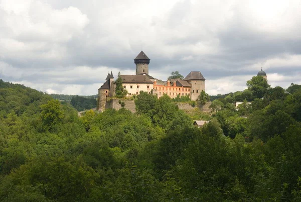 Die sowjetische Burgruine in der Tschechischen Republik — Stockfoto