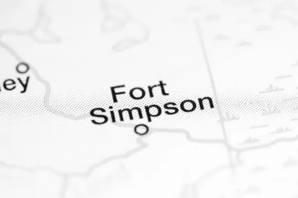 Форт Симпсон. Канада на карте — стоковое фото