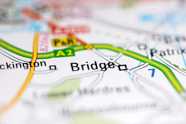 ブリッジだ 地理地図上のイギリス — ストック写真