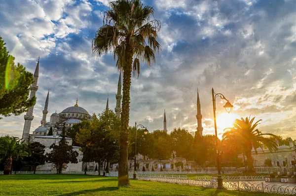 Mavi Cami - Sultan Ahmet Camii - İstanbul 'da gün batımında, ılık gün ışığında