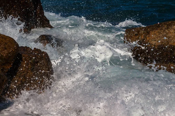 Waves Surf Break Coastal Rocks Foam Spray — Stock Photo, Image