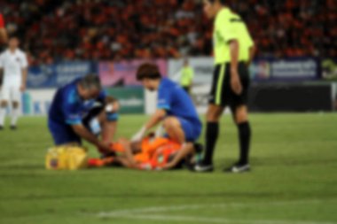 bulanık doktor ve hakem ile sakat oyuncunun futbol m
