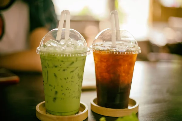 Zielona herbata i herbata cool na tabeli — Zdjęcie stockowe