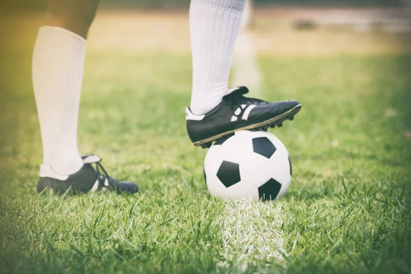 Soccer or football player standing with ball on the field for Ki — Stock Photo, Image