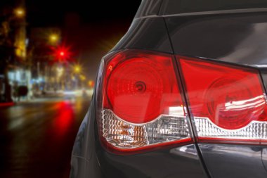 Stop lambası ve gece ve Defocused gece trafik l araba araba