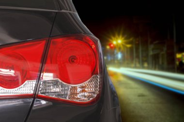 Stop lambası ve gece ve Defocused gece trafik l araba araba
