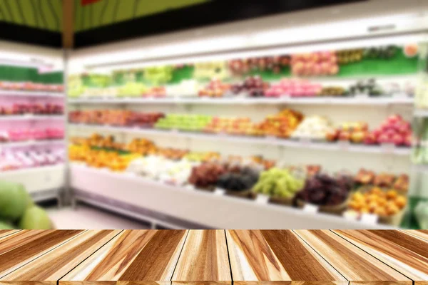 Perspectiva de madera y estantes de madera superior vacía de supermercado / mal —  Fotos de Stock