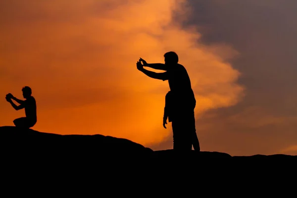 Man silhouette photography and selfie with mountain at sunset . — Stock Photo, Image