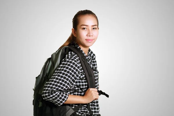 Mujer asiática llevando una mochila para turistas y viajes —  Fotos de Stock