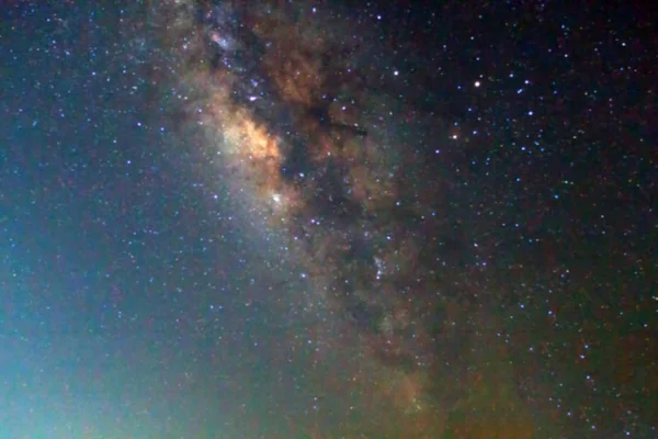 Θολές και μακρά έκθεση φωτογραφίας με κέρδος του Milky Way g — Φωτογραφία Αρχείου