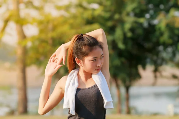 Athletic woman asia warming up and Young female athlete sitting — Stock Photo, Image