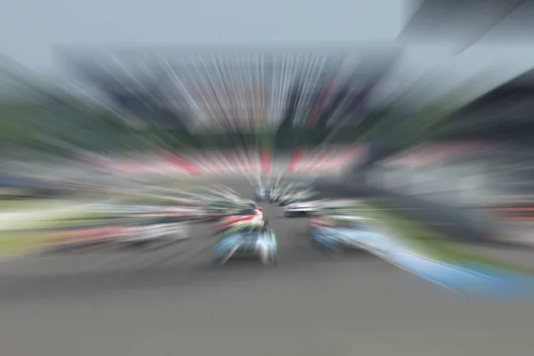 Carro de corrida na estrada com fundo borrão movimento — Fotografia de Stock