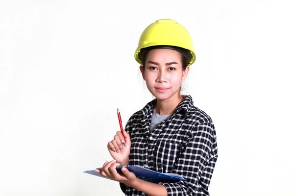 亚洲女性工程师和技术人员正在检查上 t 的列表 — 图库照片