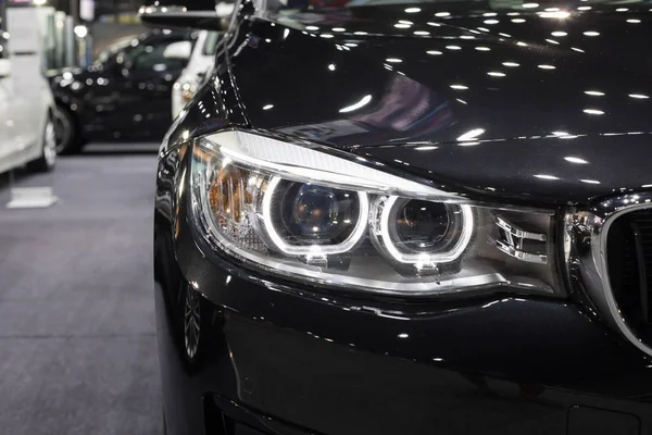 Close up the headlights of cars — Stock Photo, Image