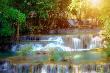 Huay Mae Kamin şelale ve ahşap Kanchanaburi il kat. T