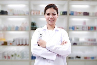 Eczacı kimyager ve Sağlık kadın Asya stethoscop ile doktor