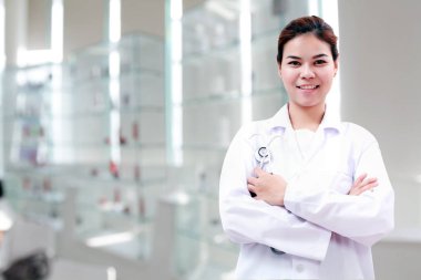 Eczacı kimyager ve Sağlık kadın Asya stethoscop ile doktor