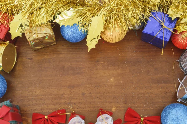С Новым годом и Рождеством украшения на елку остроумие — стоковое фото