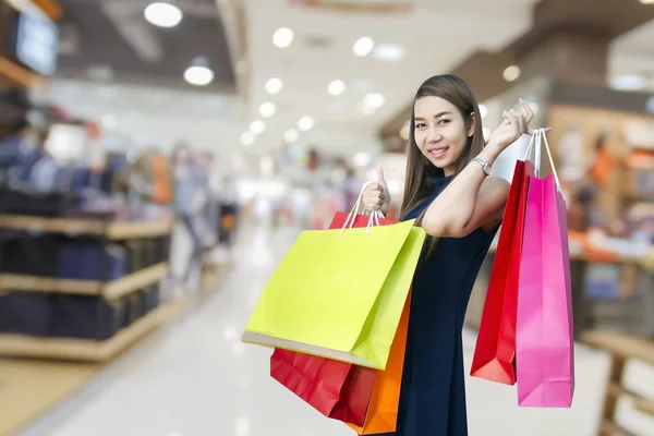 Happiness, consumerism, sale and people concept - smiling young — Stock Photo, Image