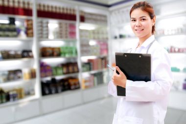 Eczacı kimyager ve Sağlık kadın Asya stethoscop ile doktor