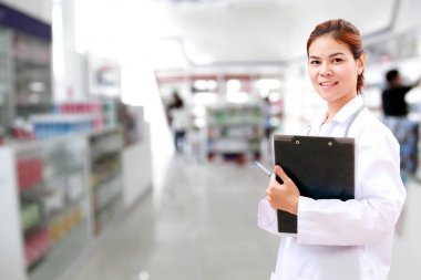 Eczacı kimyager ve Sağlık kadın Asya stethoscop ile doktor