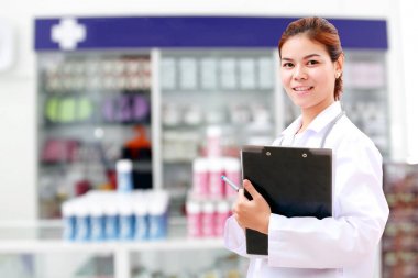 Eczacı kimyager ve Sağlık kadın Asya stethoscop ile doktor