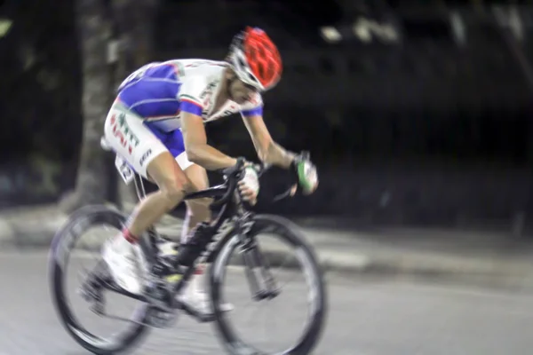 Blurry Campeonato Asiático de Ciclismo durante a corrida para fundo — Fotografia de Stock