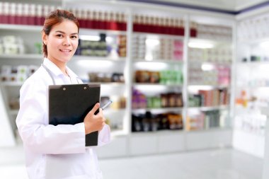 Eczacı kimyager ve Sağlık kadın Asya stethoscop ile doktor