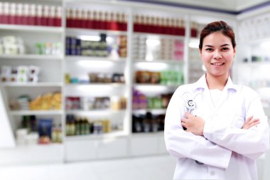 Eczacı kimyager ve Sağlık kadın Asya stethoscop ile doktor