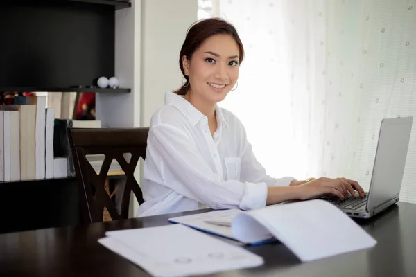 Asian business women using notebook and  smiling happy for worki — Stock Photo, Image