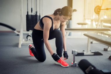 kadınların Asya bağlama ayakkabı bağcıklarımı. fitness kadınlar en için hazırlanıyor