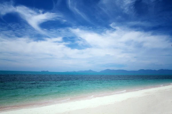 Sol e praia de areia e mar tropical em Samui Island, soft a — Fotografia de Stock