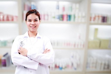 Eczacı kimyager ve Sağlık kadın Asya stethoscop ile doktor