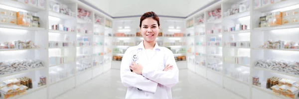 Pharmacist chemist and medical doctor woman asia with stethoscop — Stock Photo, Image