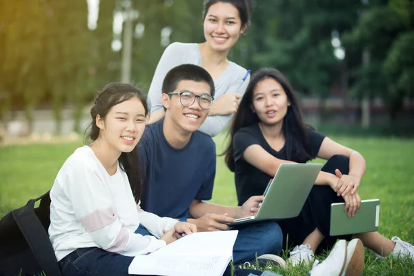 Asian Group of students sharing with the ideas for working on th — Stock Photo, Image