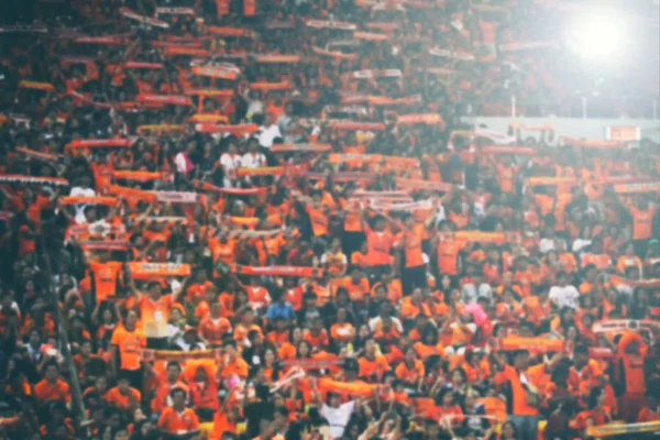 Embaçado de fãs de futebol em um jogo e espectadores no estádio de futebol — Fotografia de Stock