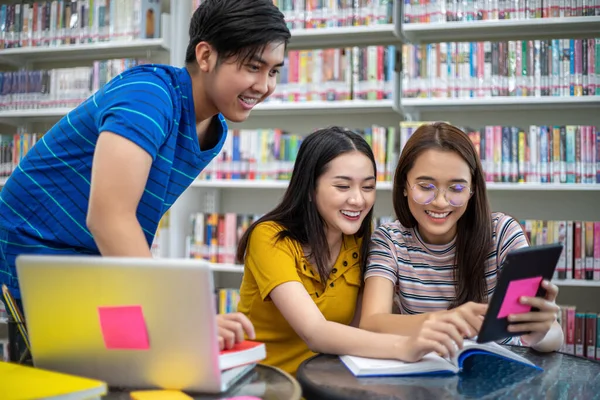 Group Asian  Students Smile and reading book and using notebook — 스톡 사진