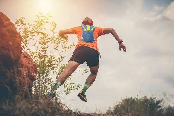 Een Man Runner Van Trail Atleet Voeten Dragen Sportschoenen Voor — Stockfoto