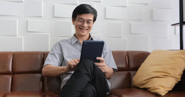 Senior Asian Man Playing Tablet Video Call Sofa Living Room — Stock fotografie
