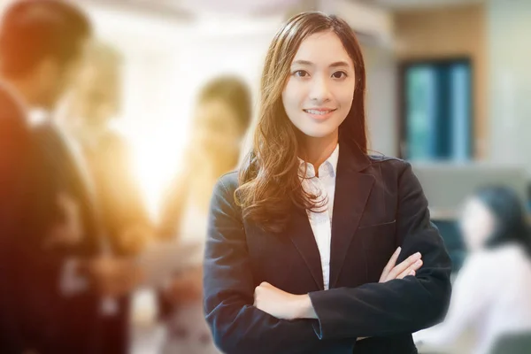 Aziatische Zakenvrouwen Glimlachen Blij Voor Het Werken — Stockfoto