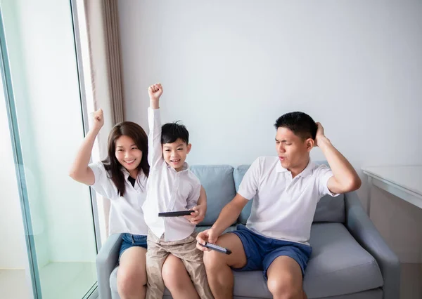 Aziatisch Familie Met Plezier Spelen Computer Console Games Samen Vader — Stockfoto