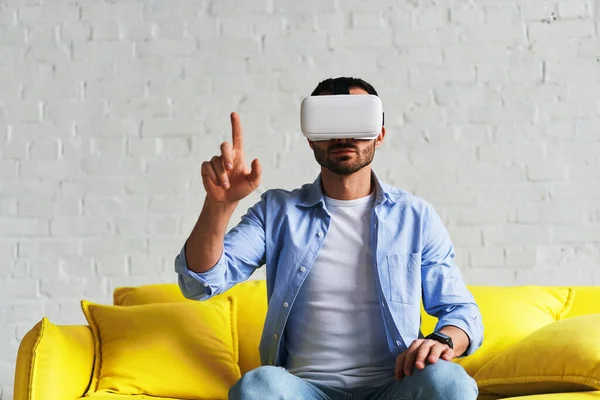 Man with virtual reality headset 3d glasses playing and touching something — Stockfoto