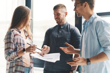 Yeni başlatılan projeyle takım toplantısı