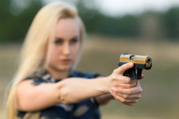 Beautiful woman ranger with gun — Stock Photo, Image