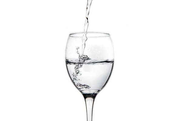 Wijnglas met zoet water druppels spatten — Stockfoto