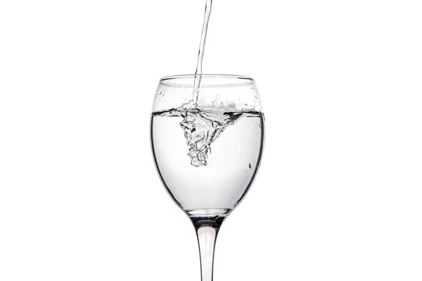 Wijnglas met zoet water druppels spatten — Stockfoto