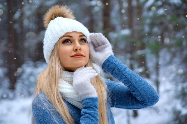 Beautiful blonde girl in red hat and gloves — Stock Photo, Image