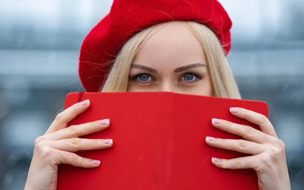 Beautiful Woman Posing Red Cap Red Book Beauty Close Portrait — Stock Photo, Image